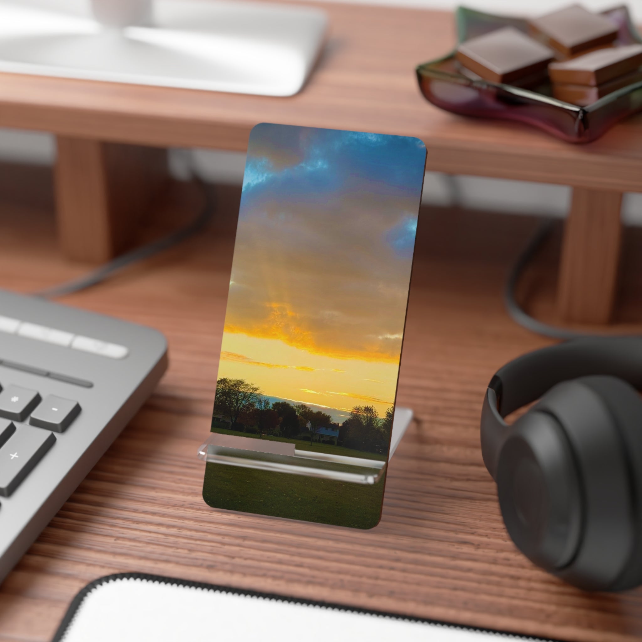 "Radiance" Phone Stand