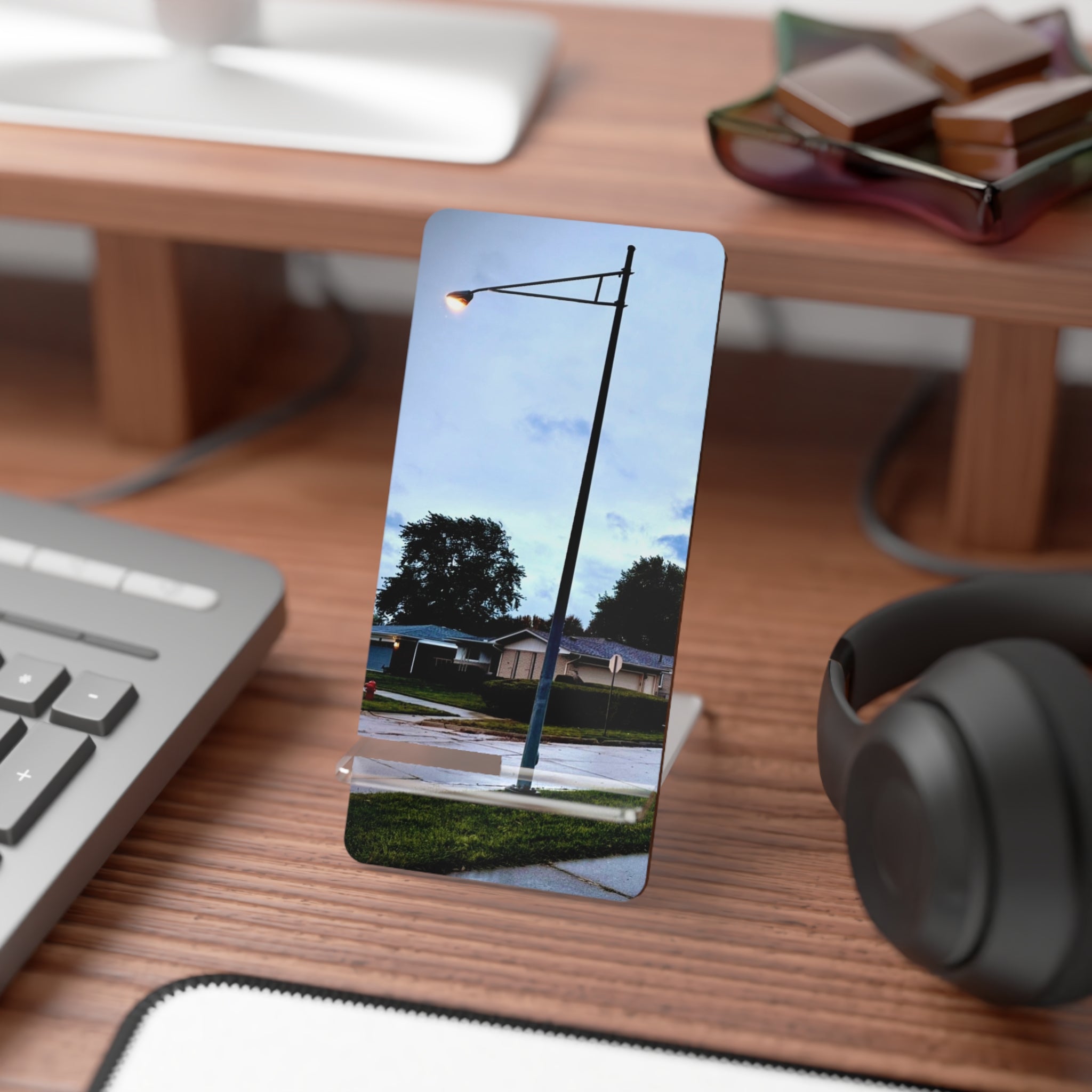 "Lamps On" Phone Stand