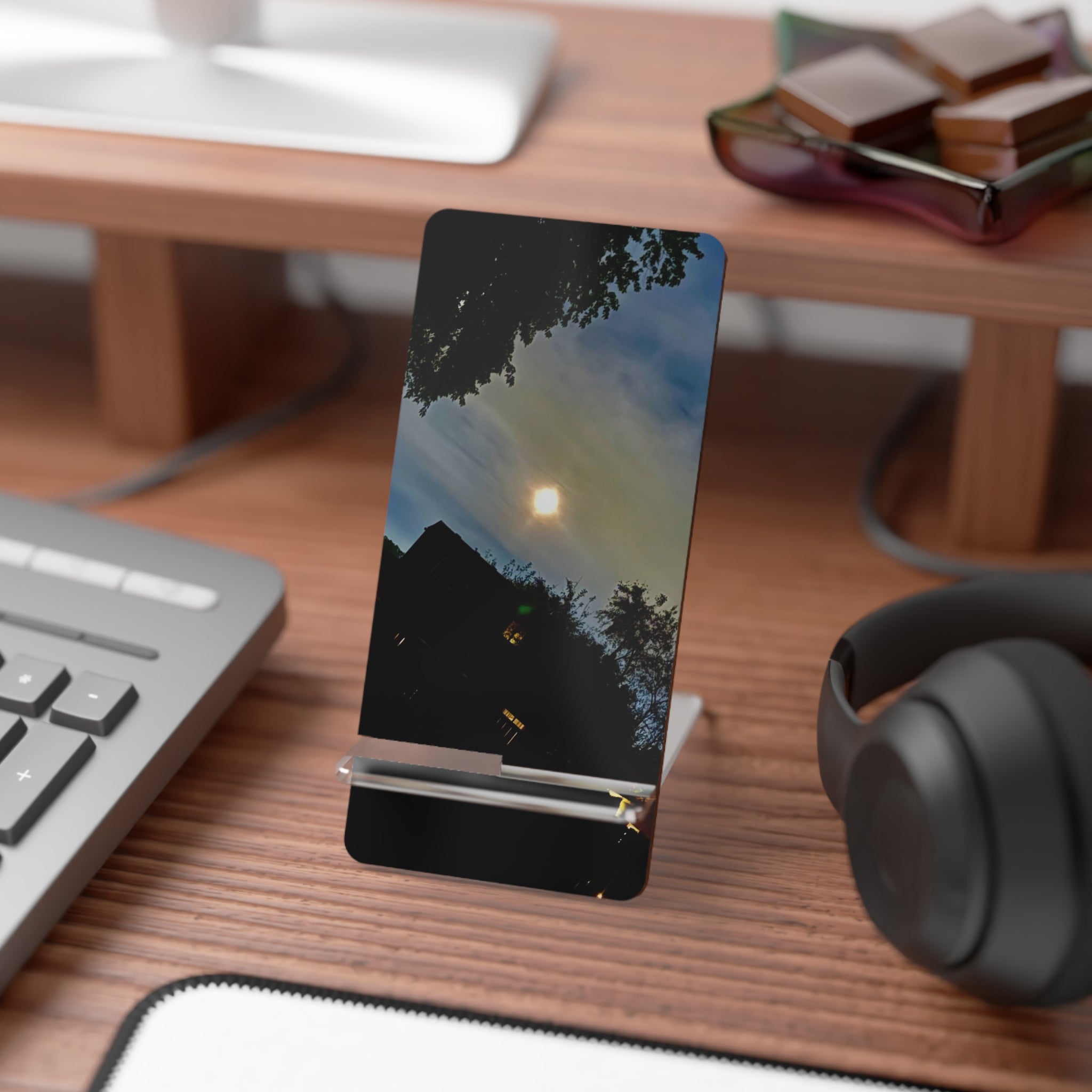 "Bright Night" Phone Stand
