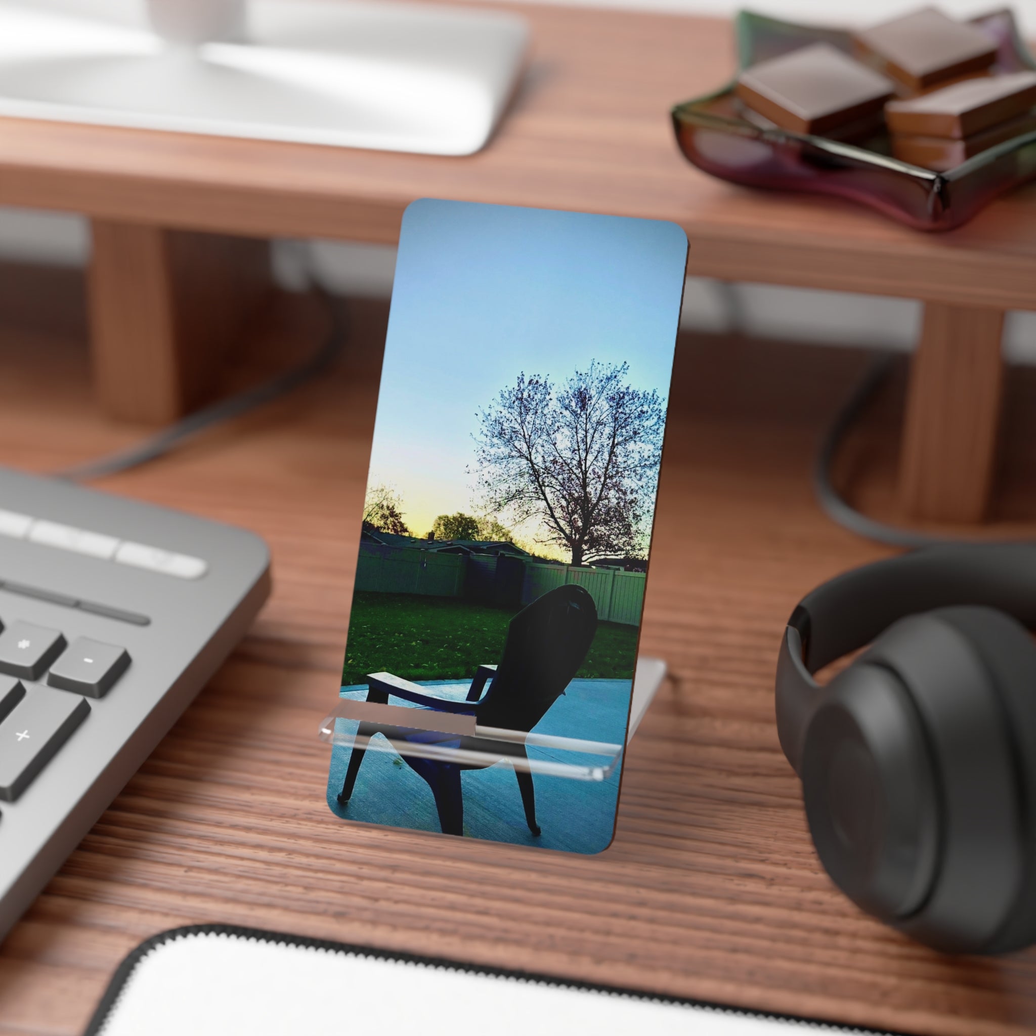 "Chilly Morning" Phone Stand